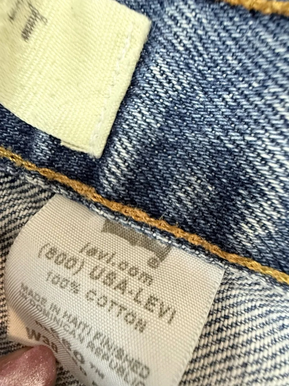 Levi’s Men's 550 Relaxed Fit Jeans in Medium Stonewash Size W38 L34
